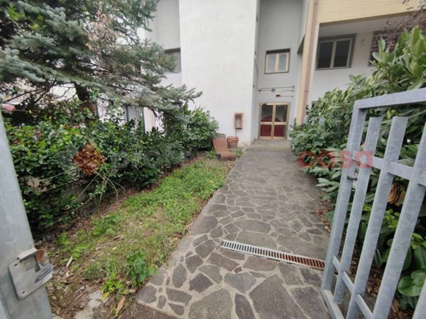 locale commerciale in vendita ad Empoli in zona Carraia