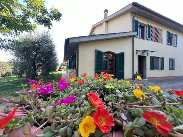 casa indipendente in vendita ad Empoli in zona Serravalle
