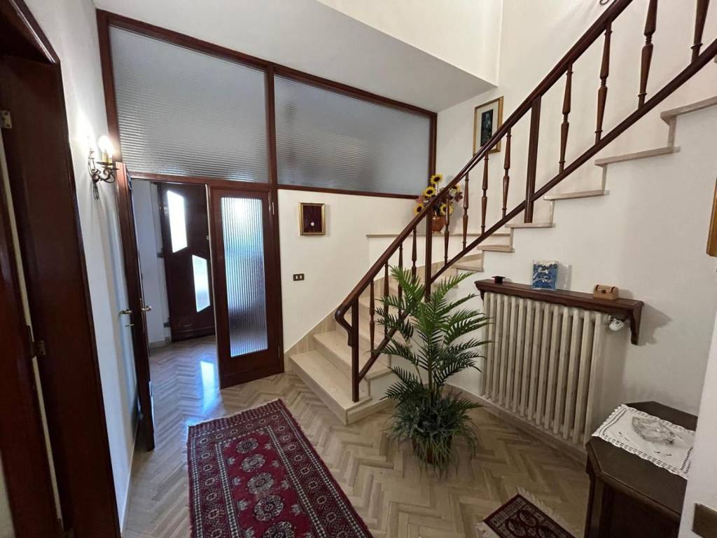casa indipendente in vendita ad Empoli in zona Carraia