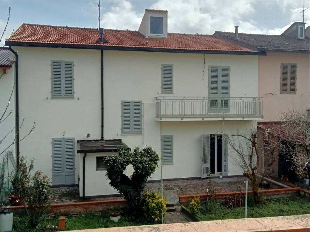 casa indipendente in vendita ad Empoli in zona Ponzano
