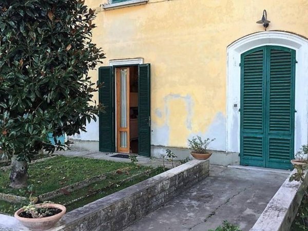 casa indipendente in vendita ad Empoli in zona Pozzale