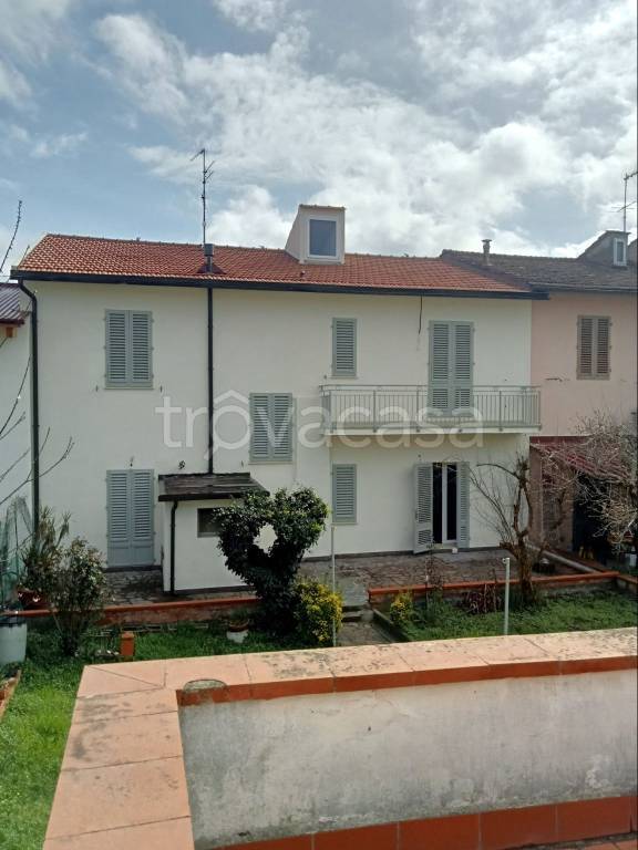 casa indipendente in vendita ad Empoli in zona Centro Storico