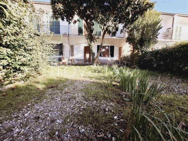 casa indipendente in vendita ad Empoli in zona Centro Storico