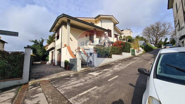 casa indipendente in vendita ad Empoli in zona Sant'Andrea