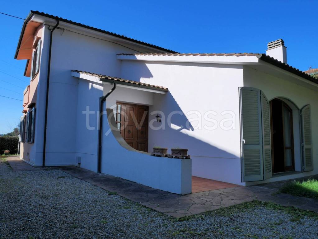casa indipendente in vendita ad Empoli in zona Villanuova