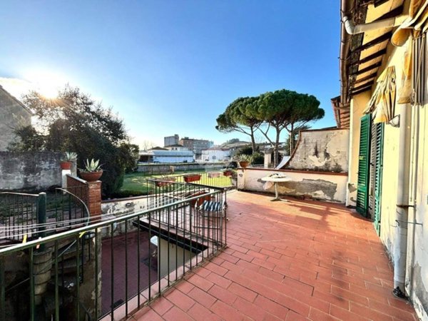 casa indipendente in vendita ad Empoli in zona Monterappoli