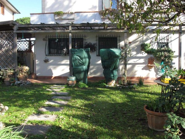 intera palazzina in vendita ad Empoli in zona Brusciana