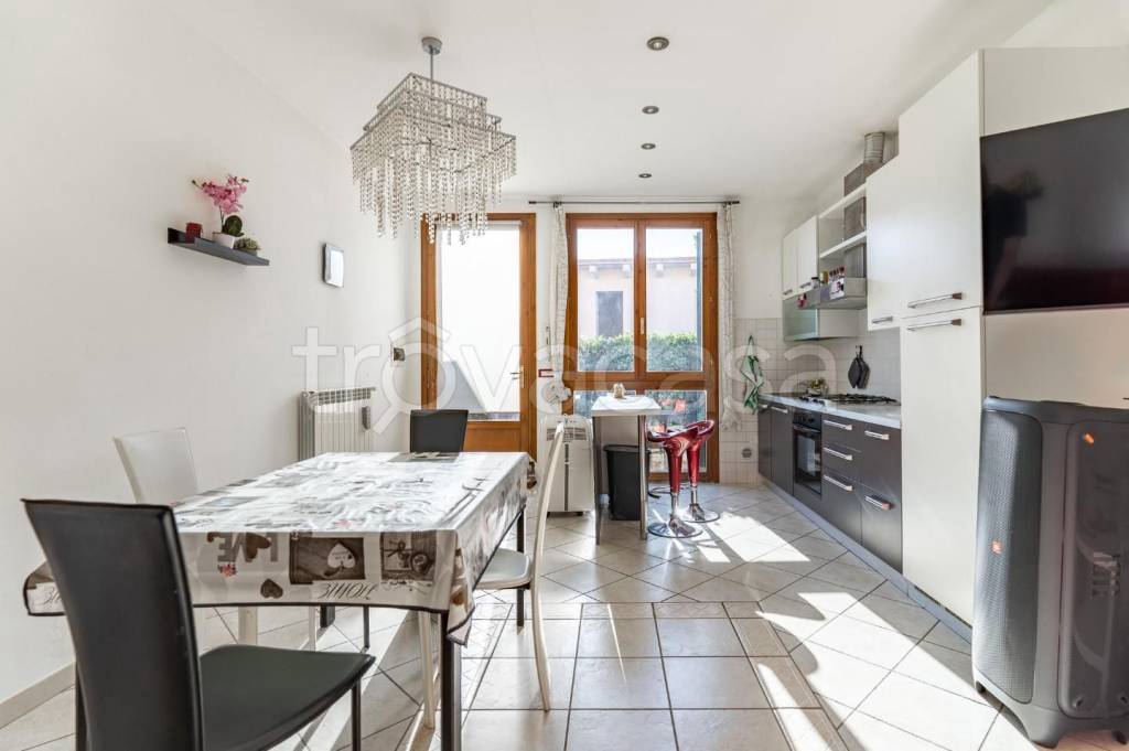 appartamento in vendita ad Empoli in zona Carraia