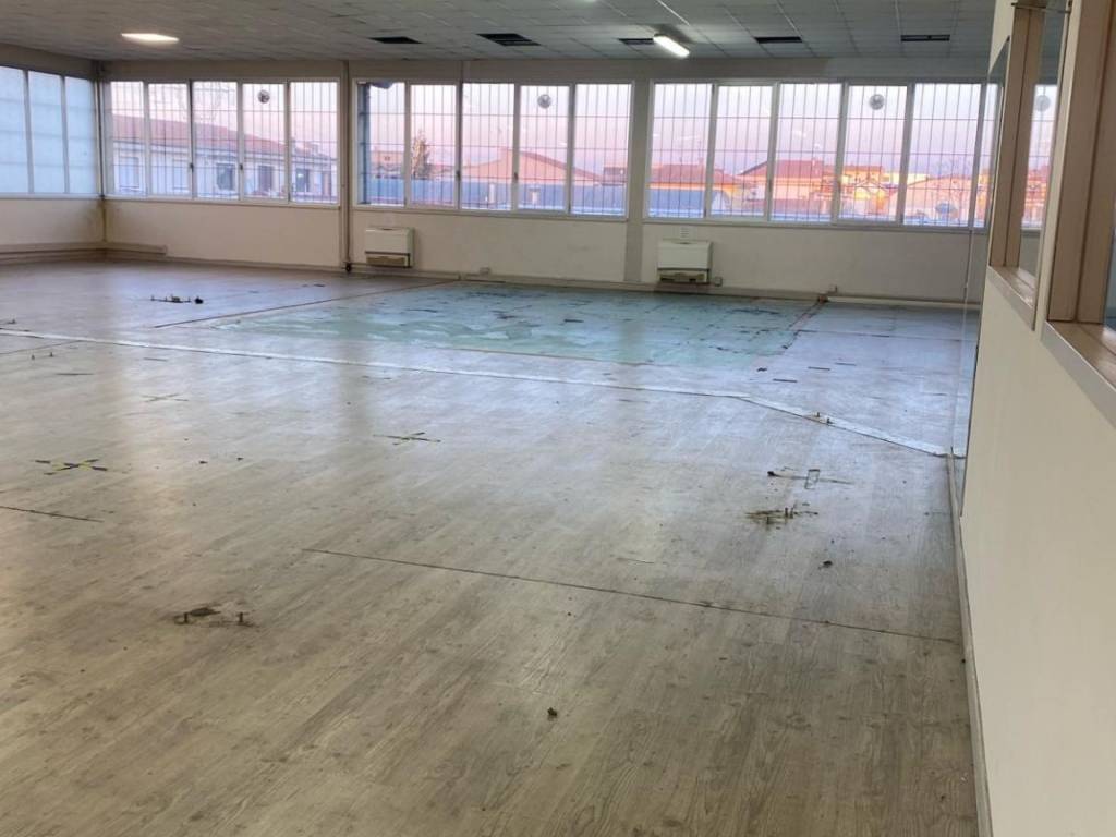 capannone in vendita ad Empoli in zona Carraia