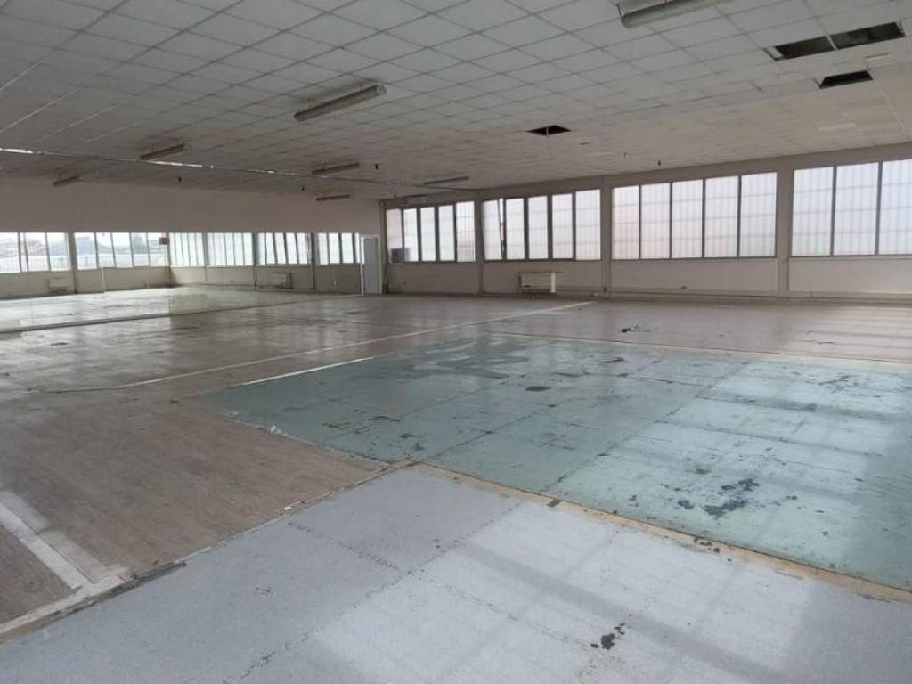 locale commerciale in vendita ad Empoli in zona Carraia