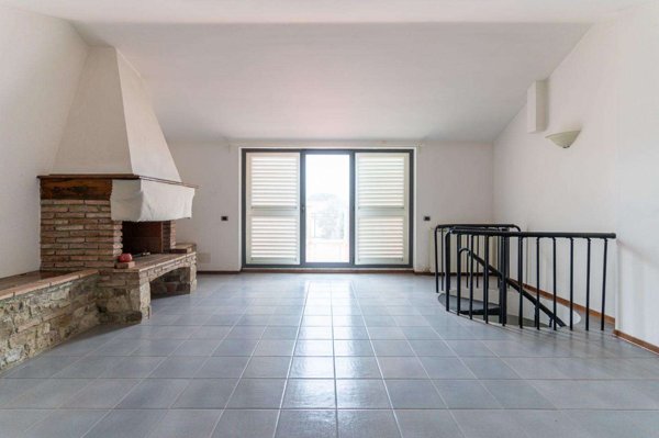 intera palazzina in vendita ad Empoli in zona Serravalle