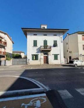 appartamento in vendita ad Empoli in zona Carraia