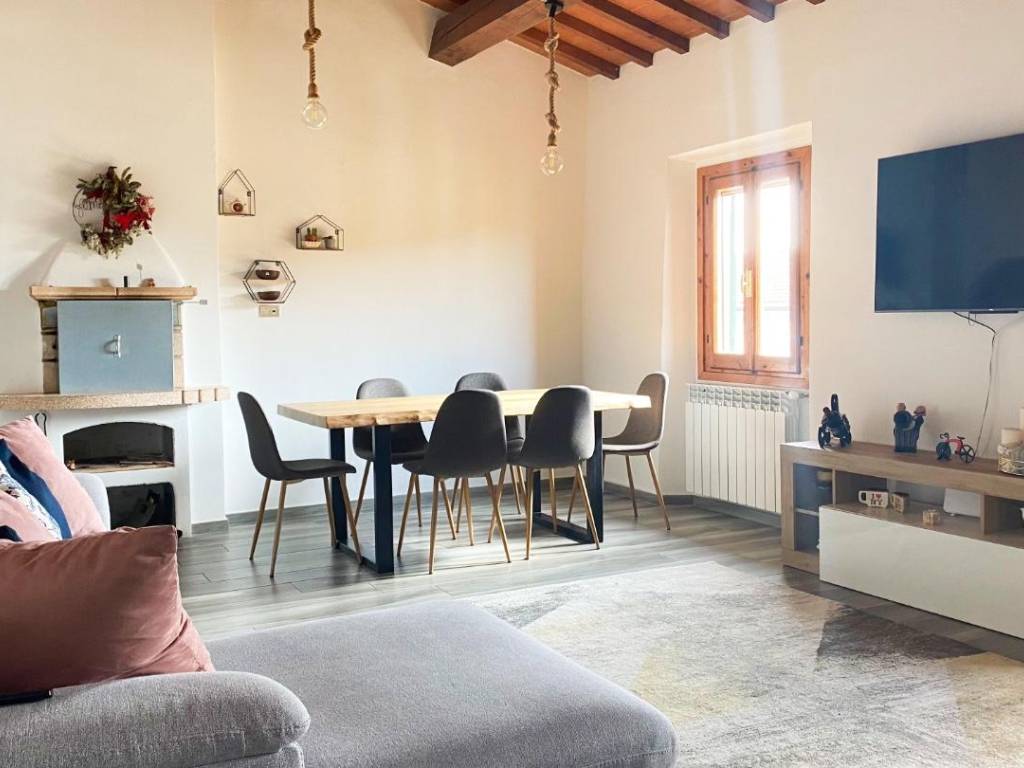 appartamento in vendita ad Empoli in zona Avane