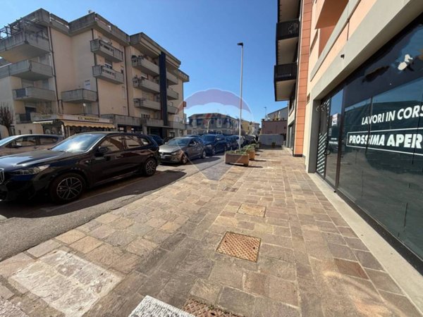 locale commerciale in vendita ad Empoli