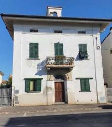 appartamento in vendita ad Empoli in zona Carraia
