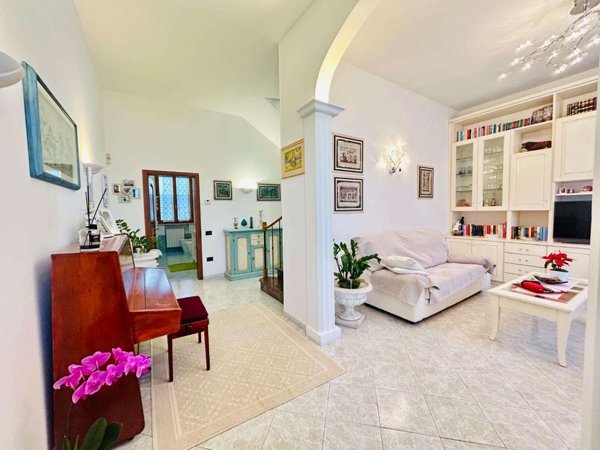 intera palazzina in vendita ad Empoli in zona Ponzano