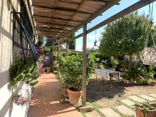 casa indipendente in vendita ad Empoli in zona Brusciana