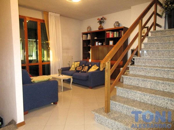 casa indipendente in vendita ad Empoli in zona Serravalle