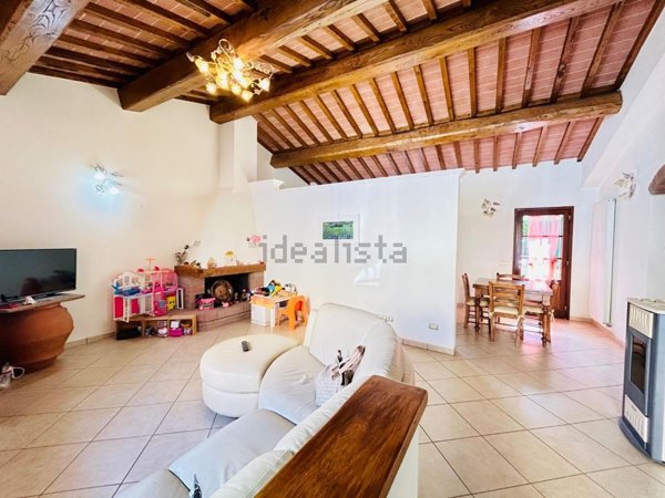 casa semindipendente in vendita ad Empoli in zona Villanuova
