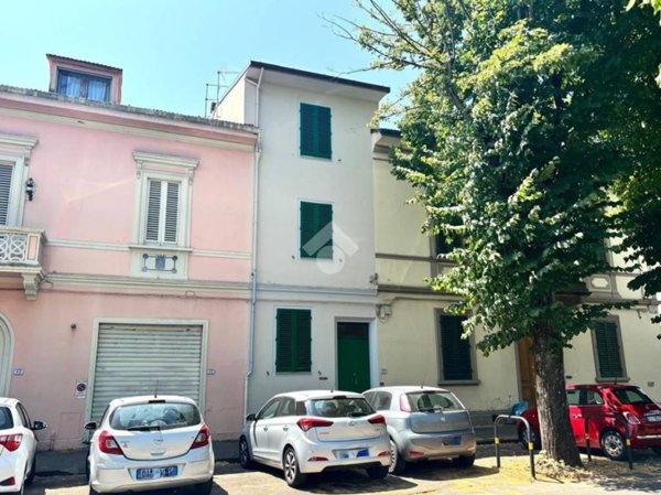 casa indipendente in vendita ad Empoli in zona Carraia