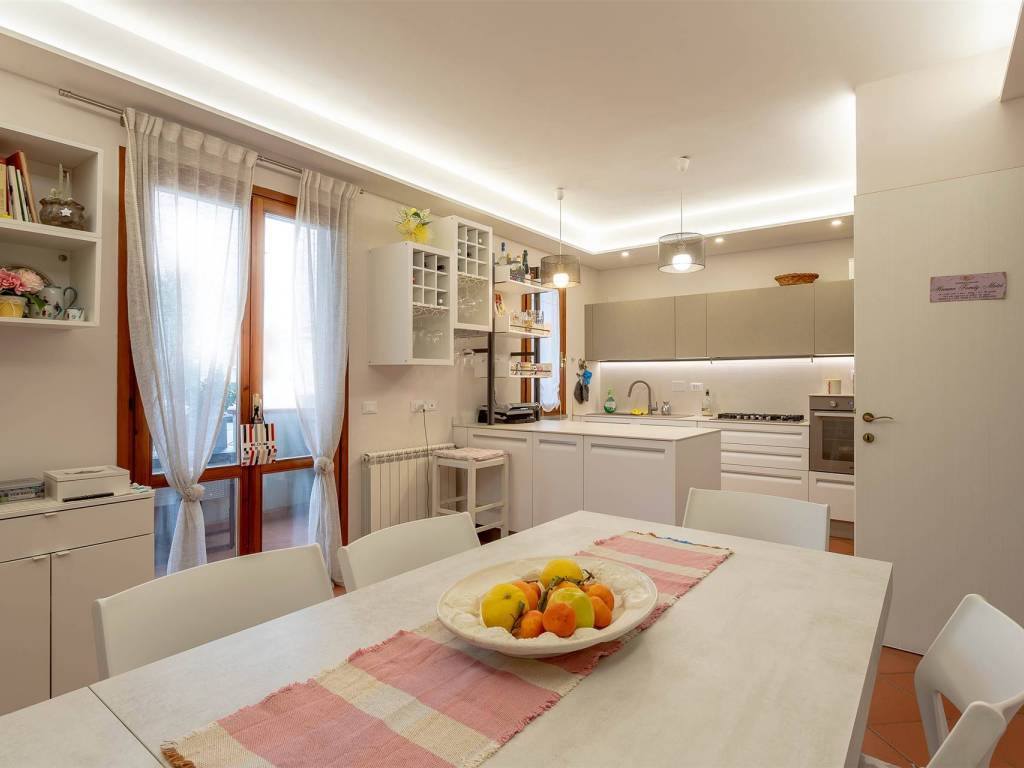 casa indipendente in vendita ad Empoli in zona Serravalle