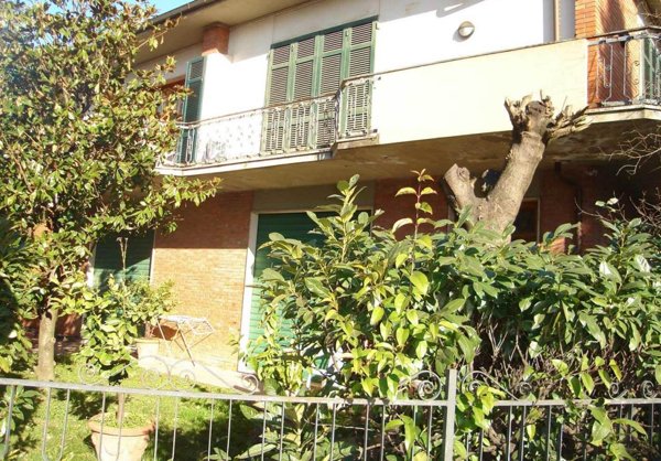 casa indipendente in vendita ad Empoli in zona Serravalle