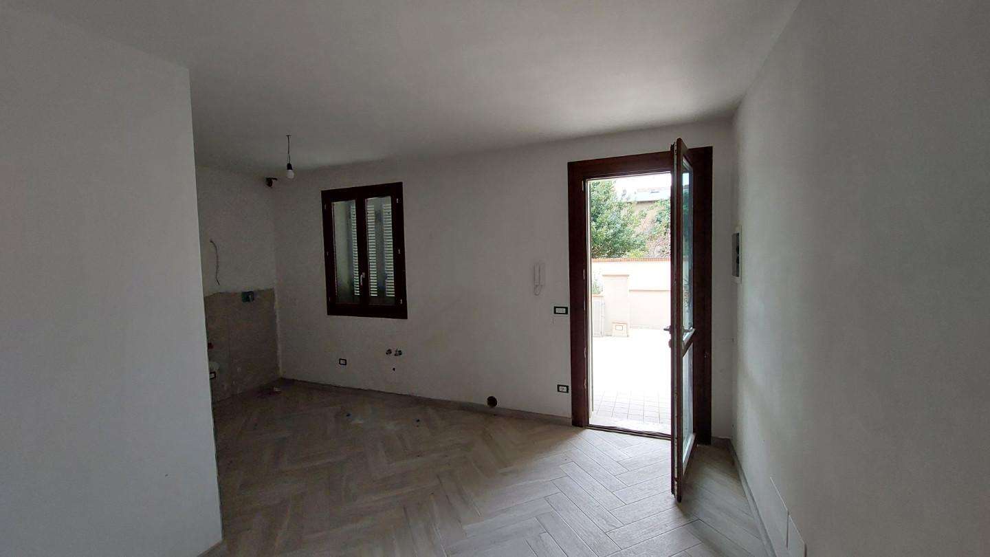 casa semindipendente in vendita ad Empoli in zona Carraia