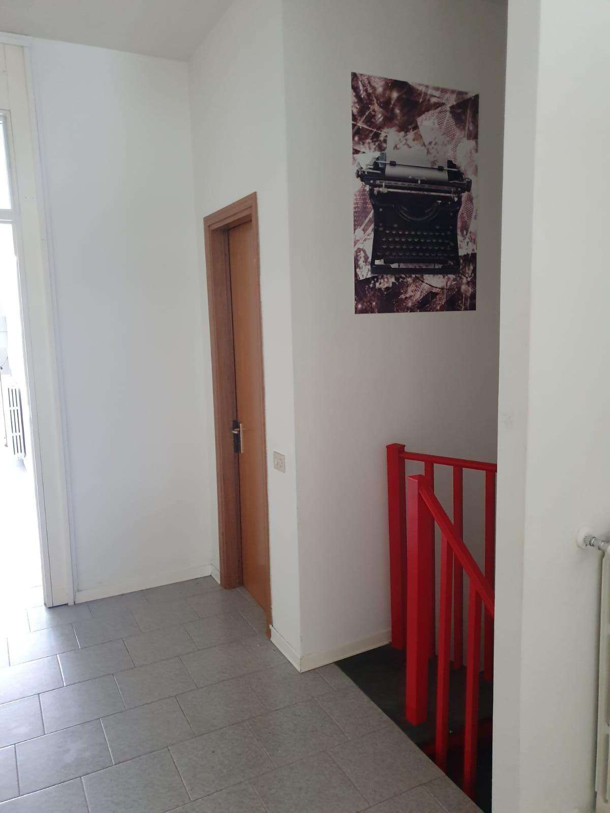 locale commerciale in vendita ad Empoli in zona Cortenuova