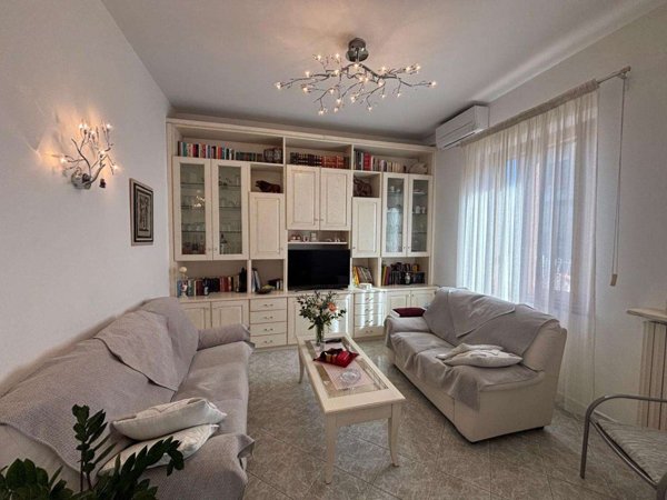 intera palazzina in vendita ad Empoli in zona Ponzano
