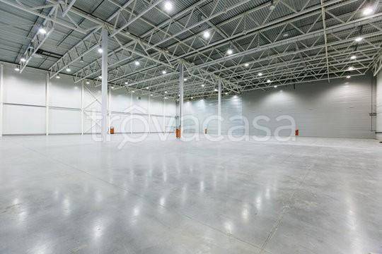 locale commerciale in vendita ad Empoli in zona Carraia