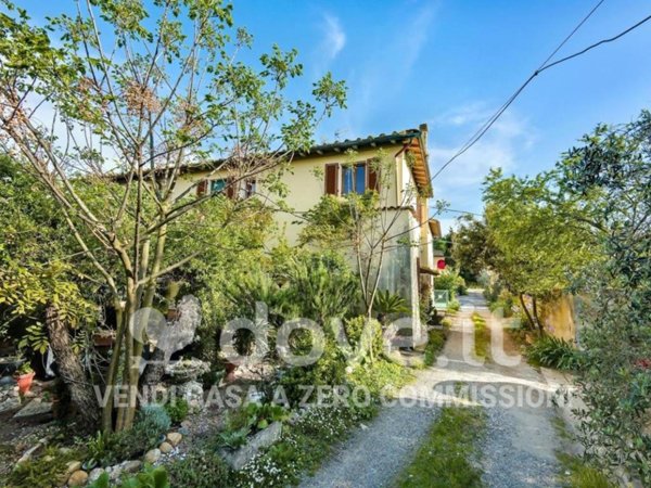 casa indipendente in vendita ad Empoli in zona Carraia