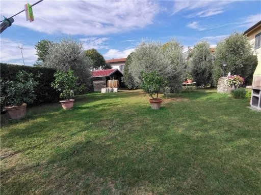 casa indipendente in vendita ad Empoli in zona Serravalle