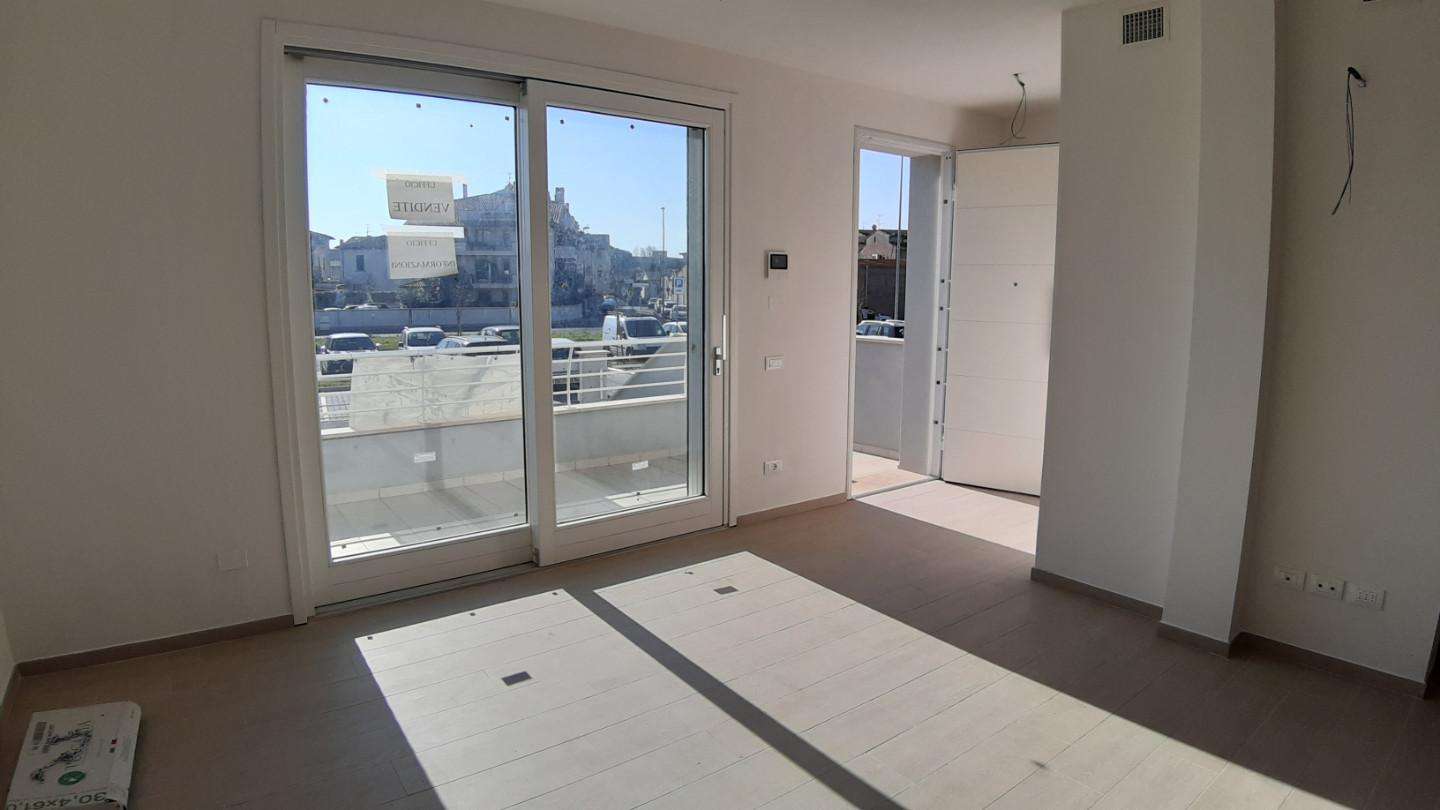 intera palazzina in vendita ad Empoli in zona Serravalle