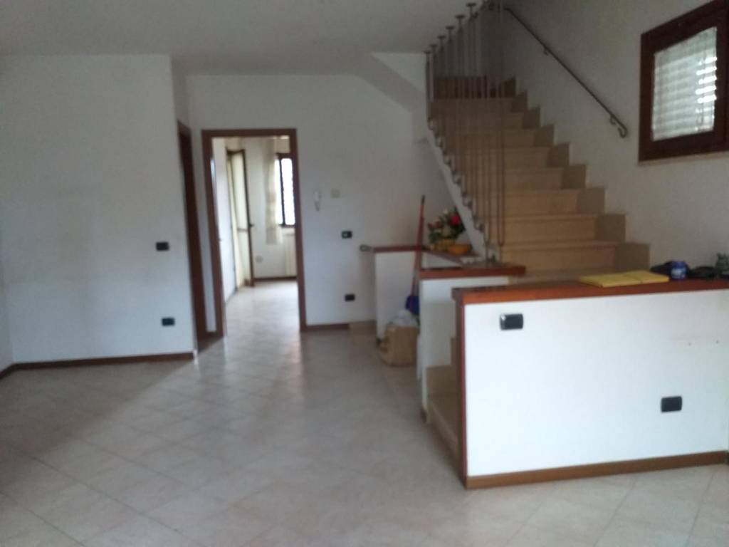 intera palazzina in vendita ad Empoli in zona Brusciana