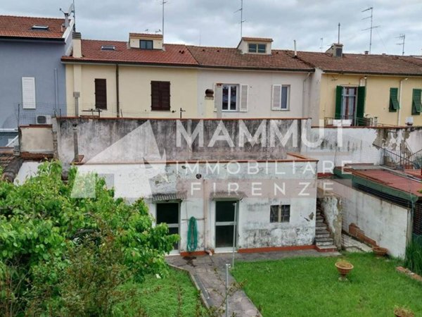 casa indipendente in vendita ad Empoli in zona Carraia