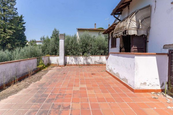 intera palazzina in vendita ad Empoli in zona Monterappoli