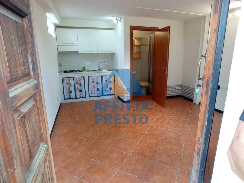 locale di sgombero in vendita ad Empoli in zona Corniola