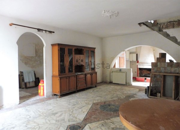 esavano in vendita ad Empoli in zona Carraia