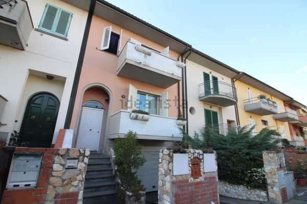 casa indipendente in vendita ad Empoli in zona Marcignana