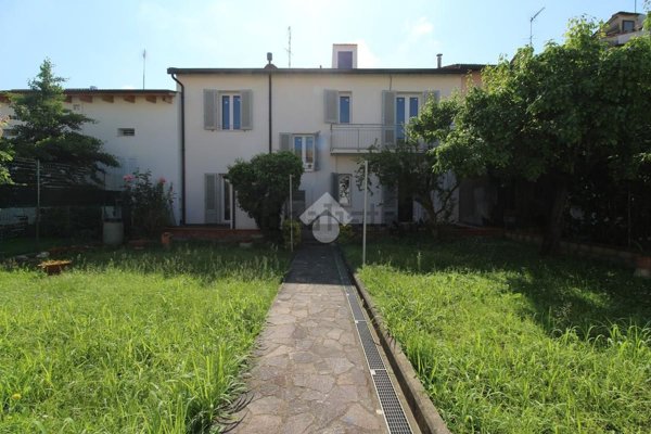 casa indipendente in vendita ad Empoli in zona Ponzano