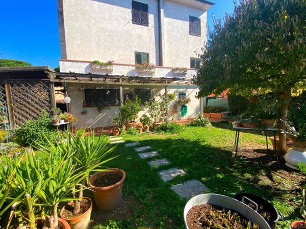 casa indipendente in vendita ad Empoli in zona Corniola