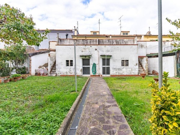 casa indipendente in vendita ad Empoli in zona Ponzano