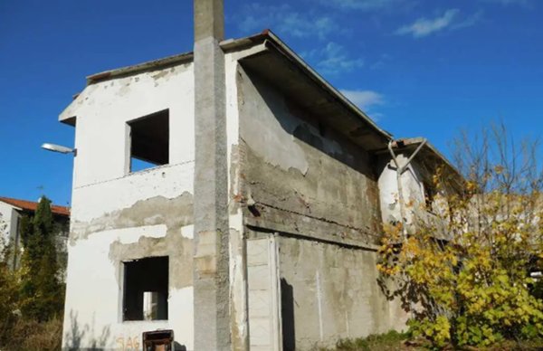 intera palazzina in vendita ad Empoli in zona Corniola