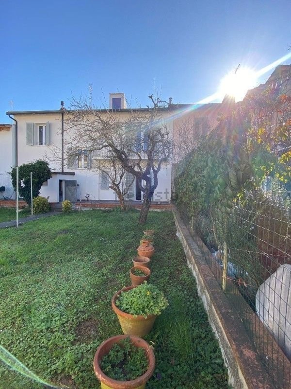 casa indipendente in vendita ad Empoli in zona Ponzano