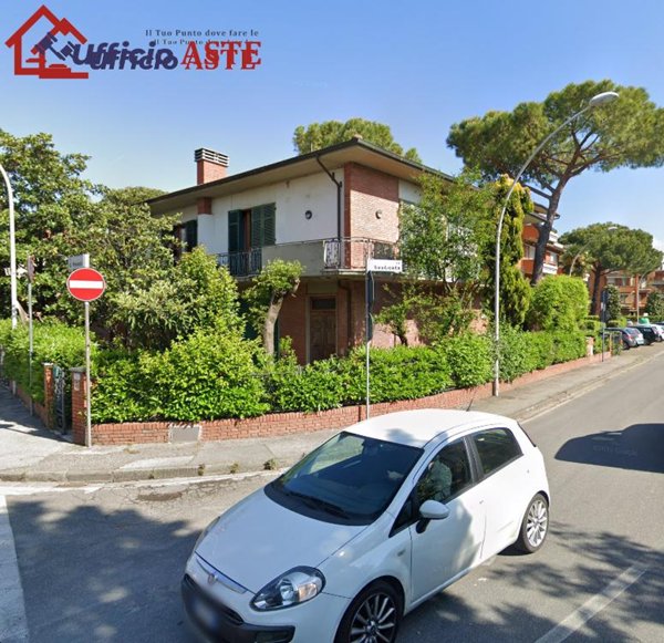 negozio in vendita ad Empoli in zona Serravalle