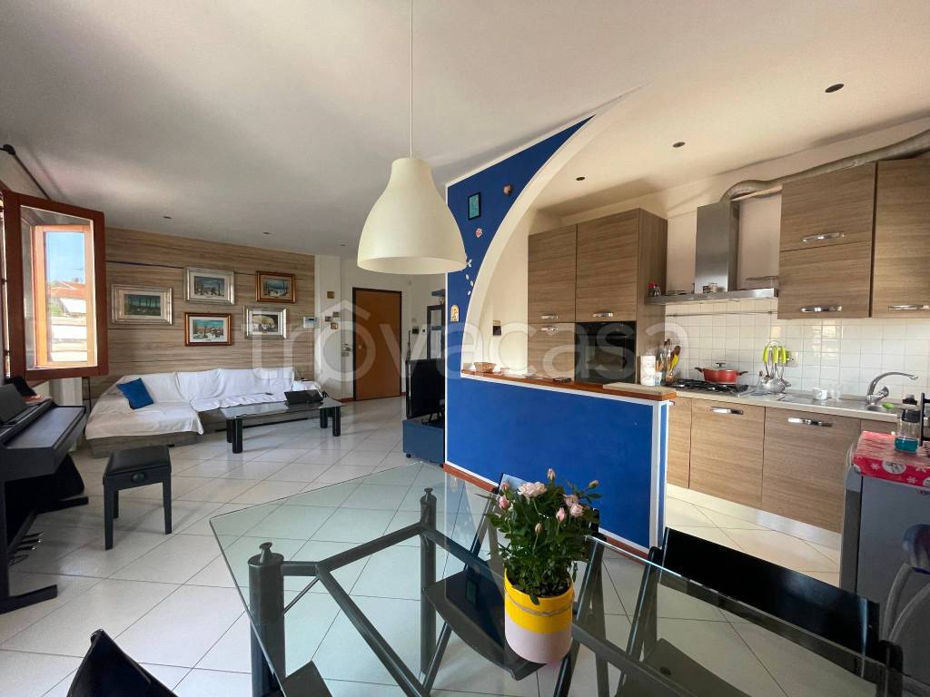 appartamento in vendita ad Empoli in zona Serravalle
