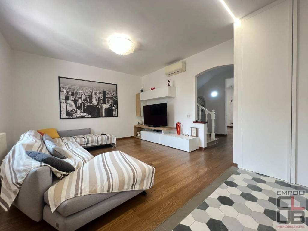 casa indipendente in vendita ad Empoli in zona Carraia
