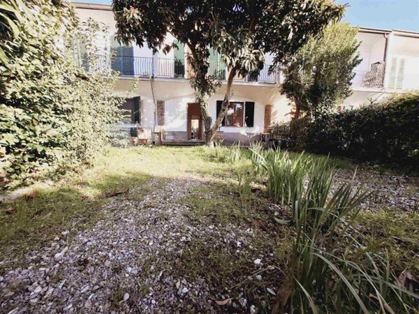 casa indipendente in vendita ad Empoli in zona Centro Storico