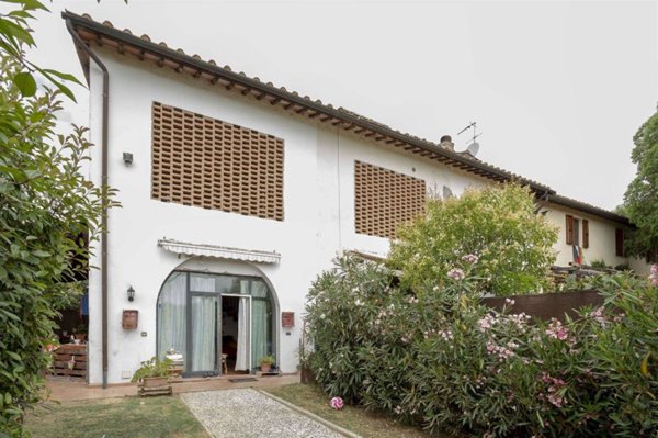 casa indipendente in vendita ad Empoli in zona Cortenuova