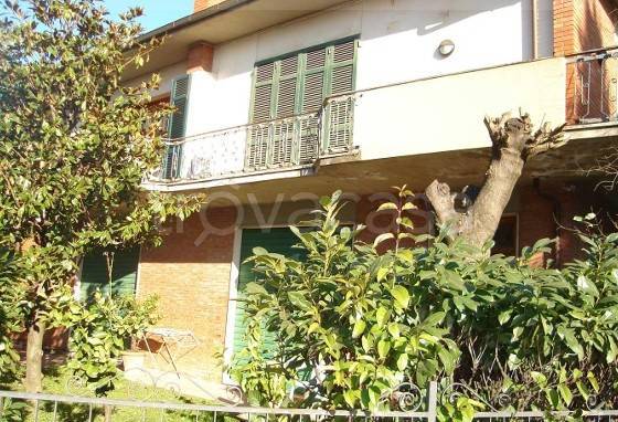 casa indipendente in vendita ad Empoli in zona Serravalle